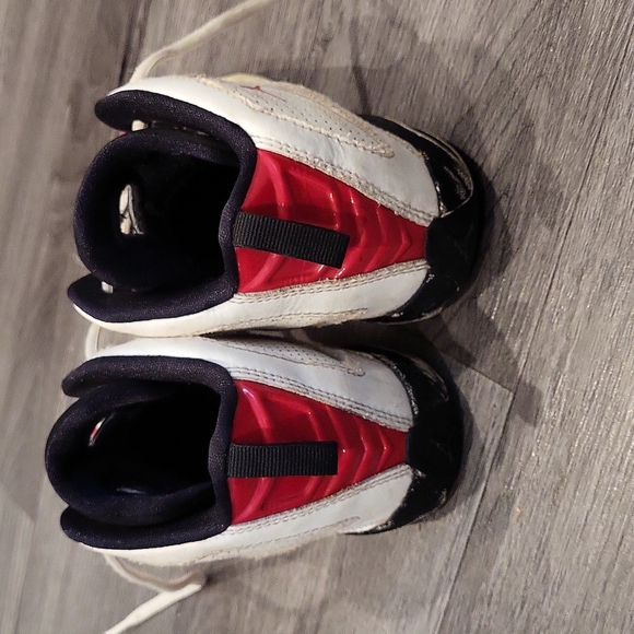 Jordan B'loyal boys basketball shoes size 13C - Picture 3 of 7